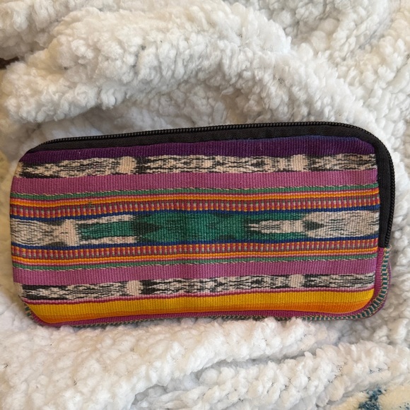Vibrant Floral Embroidered Women's Wallet - Picture 3 of 6
